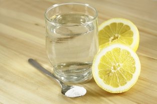 вода з лимоном